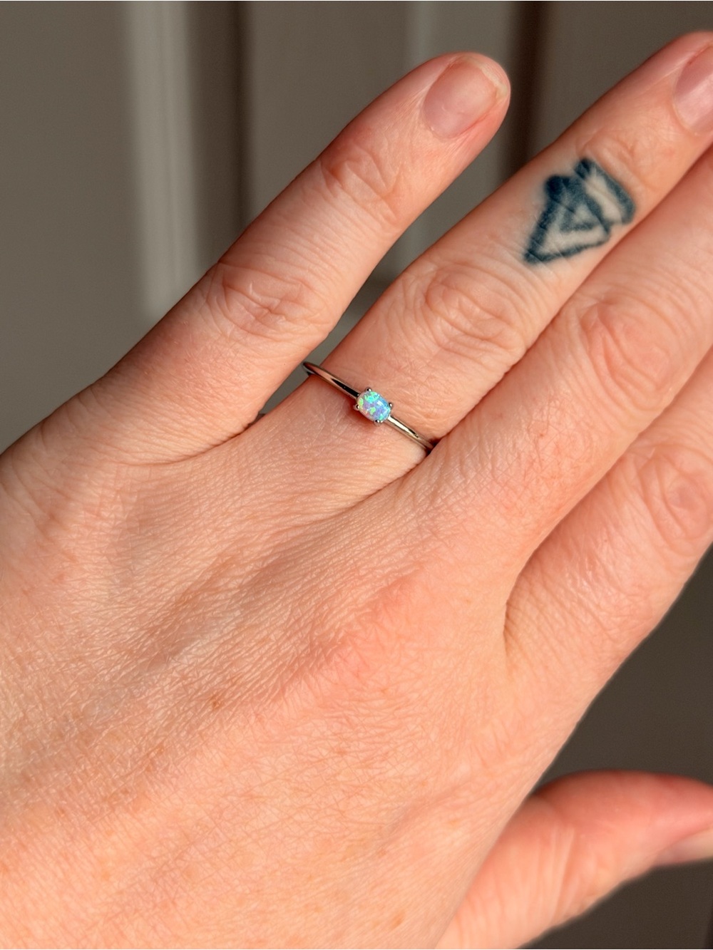 S925 Sterling Silver Delicate Blue Opal Solitaire Ring - sz 7